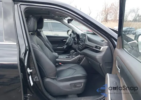 2020 Toyota Highlander Xle z USA, uszkodzony, nr VIN 5TDHZRBH2LS512182